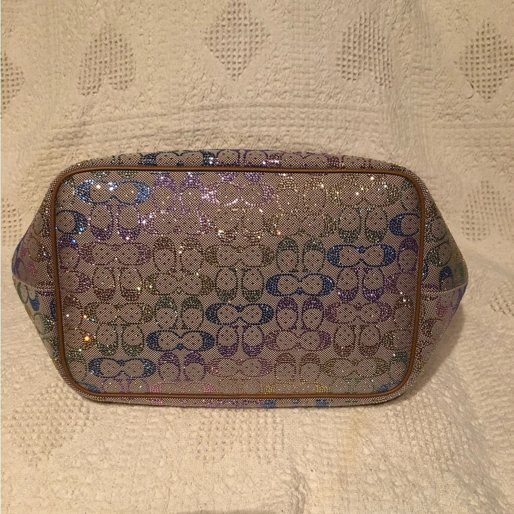 COACH
Large Kisslock Frame Bag, NWOT
in Crystal signature jacquard - Picture 8 of 8